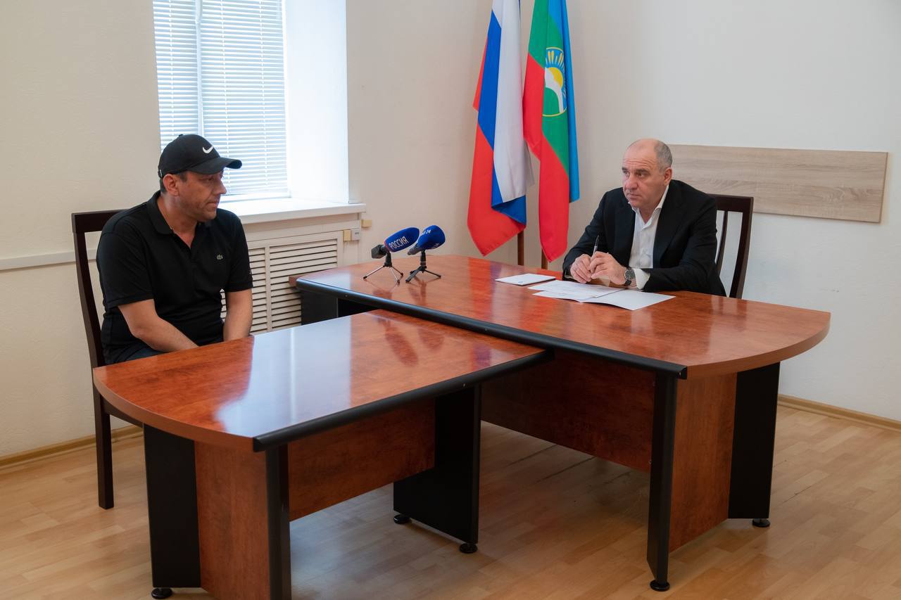 Глава республики посетил Хабезский район и провел прием граждан по личным вопросам
